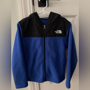 The Northface boys blue hooded fleece